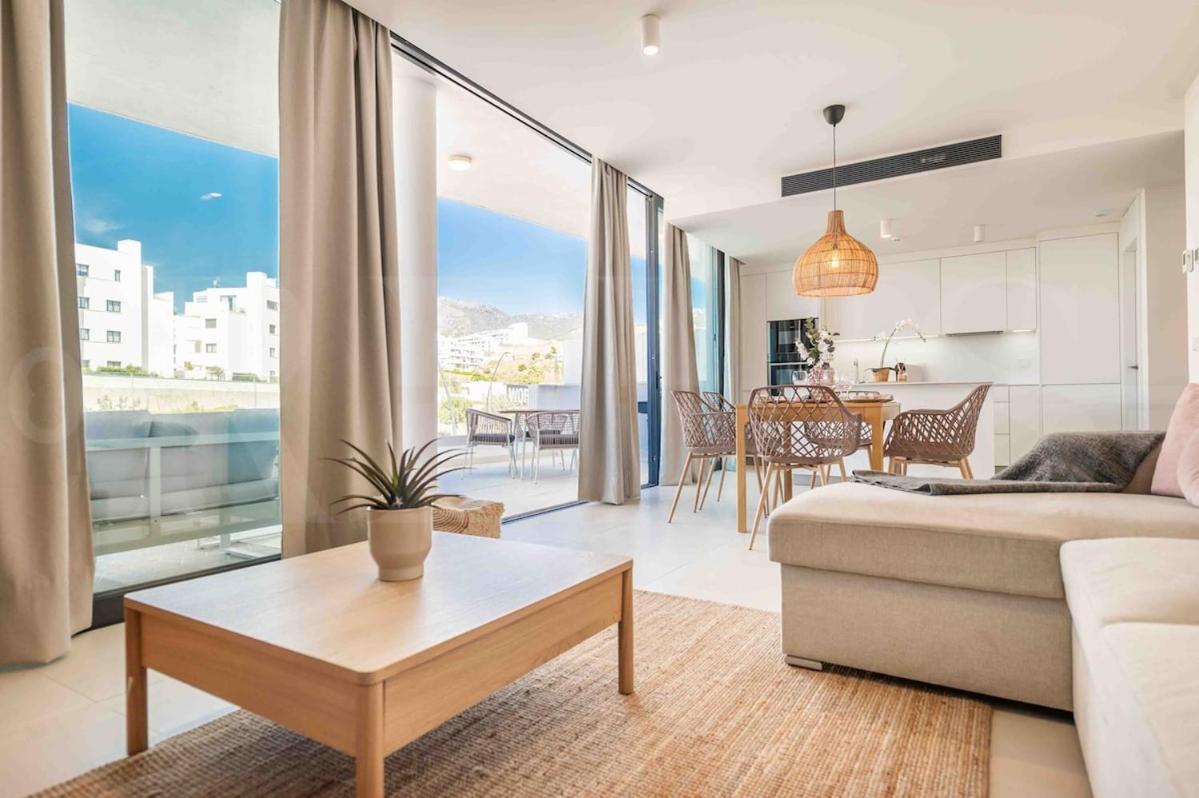 Apartment Spacious Gem With Terrace, Bbq And Pool Rems *