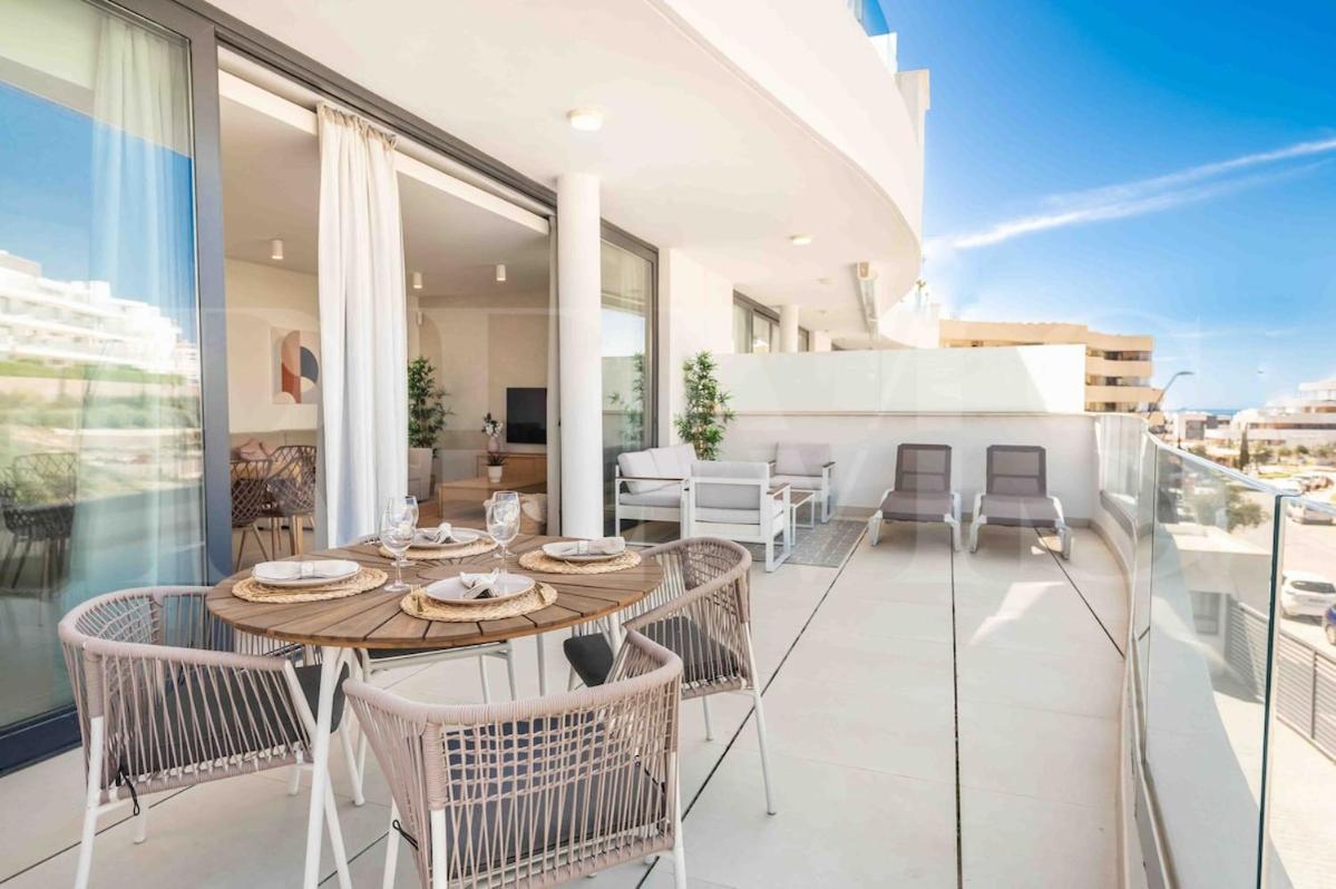 Apartment Spacious Gem With Terrace, Bbq And Pool Rems *