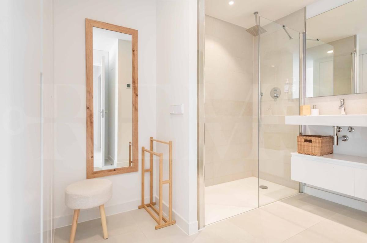 Spacious Gem With Terrace, Bbq And Pool Rems