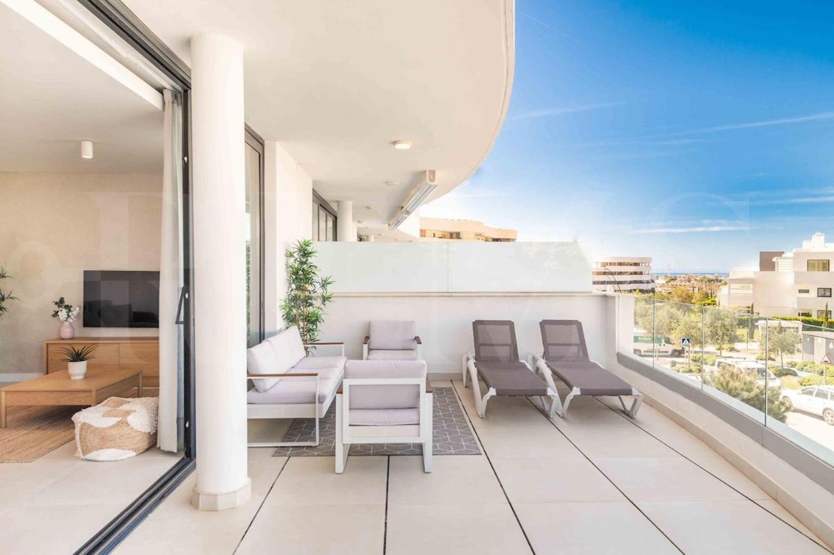 Spacious Gem With Terrace, Bbq And Pool Rems Apartment *