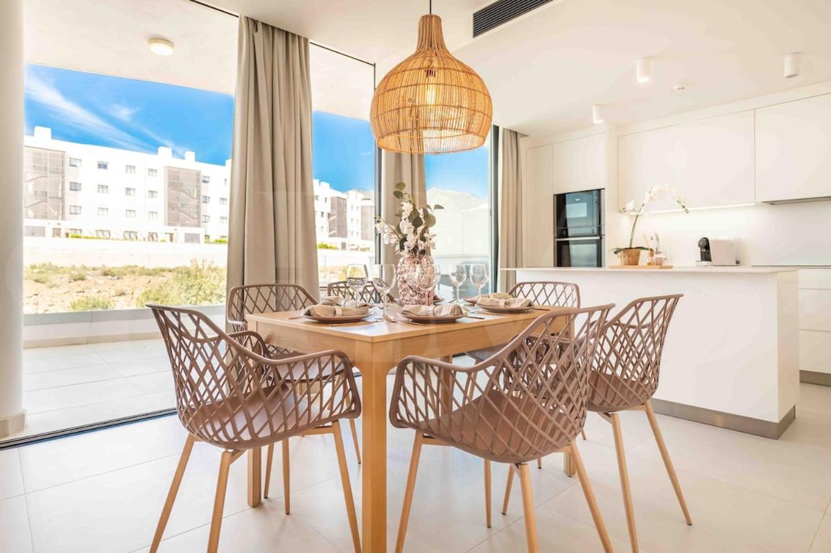 Apartment Spacious Gem With Terrace, Bbq And Pool Rems *