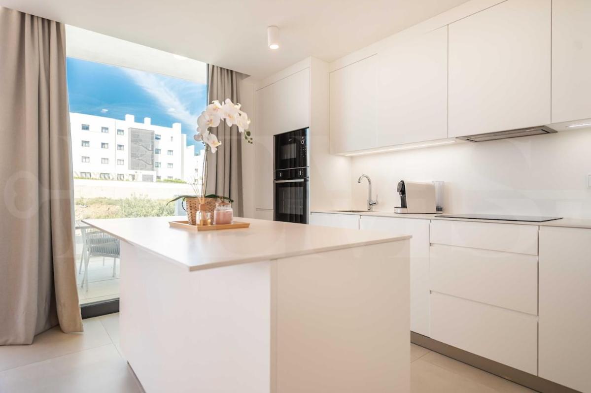 Spacious Gem With Terrace, Bbq And Pool Rems Apartment *