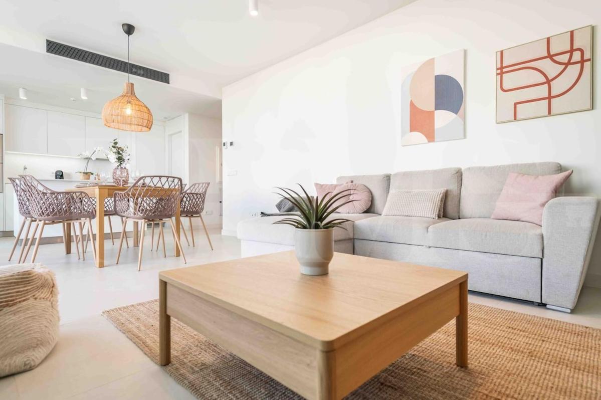 Apartment Spacious Gem With Terrace, Bbq And Pool Rems *