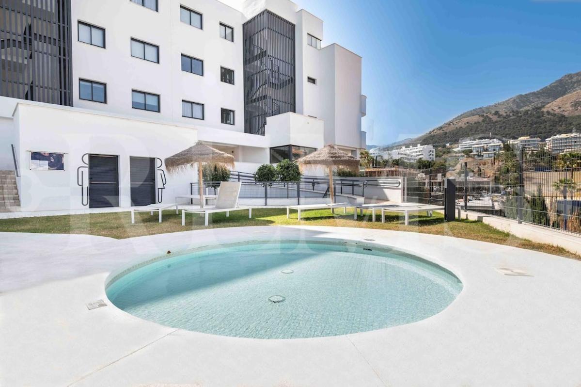 Apartment Spacious Gem With Terrace, Bbq And Pool Rems Fuengirola