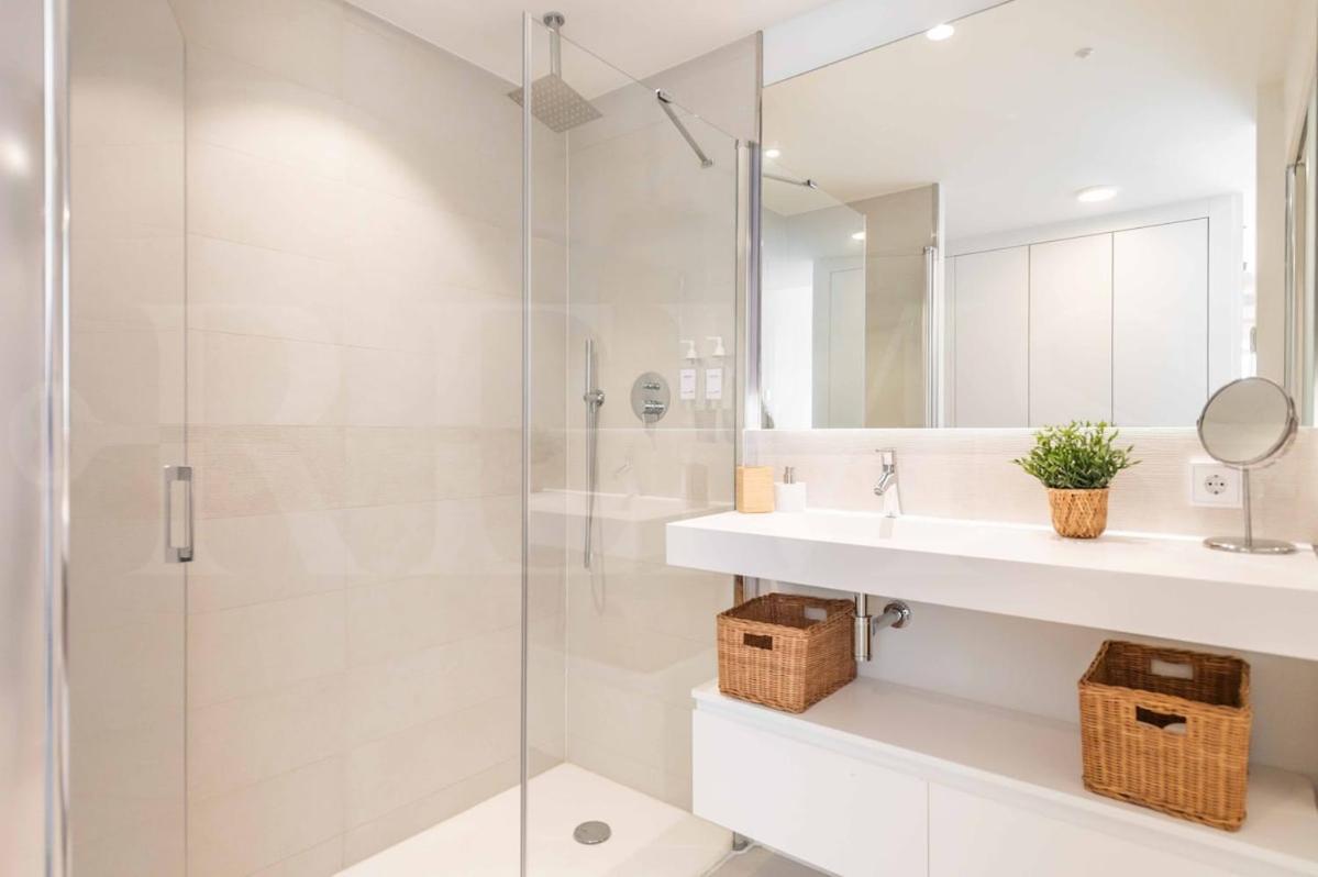 Spacious Gem With Terrace, Bbq And Pool Rems Apartment